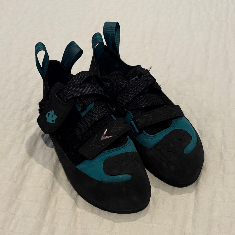 Evolv Kira climbing shoes-Size 8